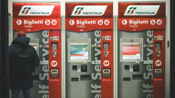 How can you combine sightseeing with relaxation in the charming town of Windsor?